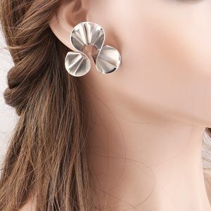 3/38🌸Irregular Twisted Spiral Glossy stud Earring